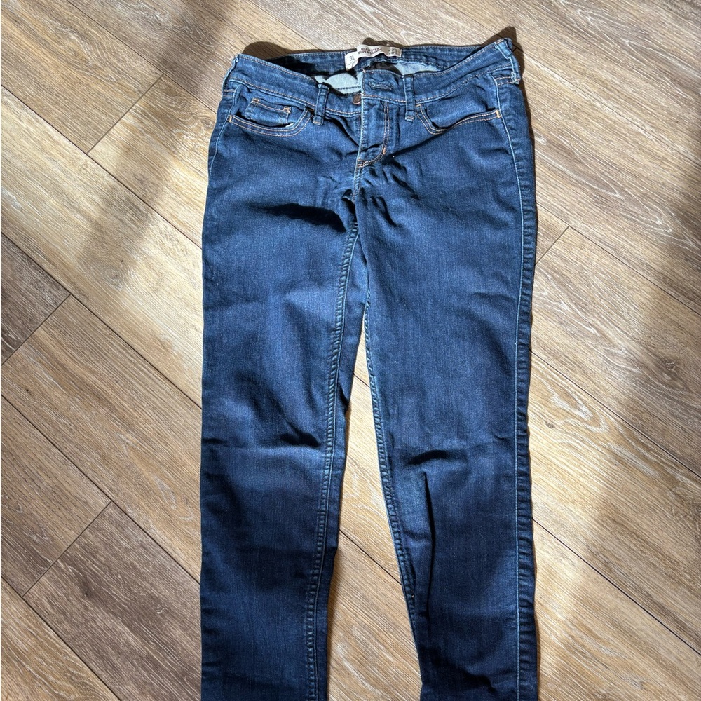 Hollister California Jeans Juniors Size 3L, W26, L33. Medium Wash Skinny Jeans